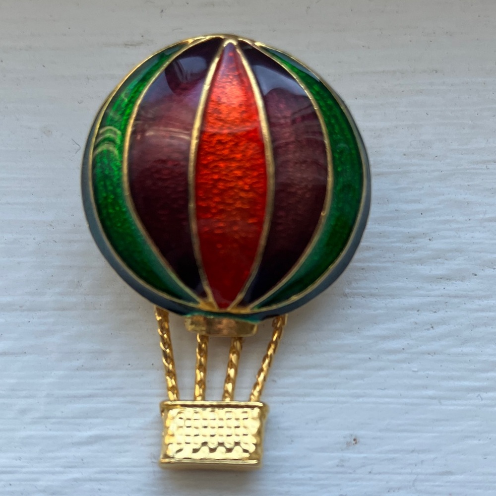 Hot Air Balloon pin brooch with movement enamel & gold